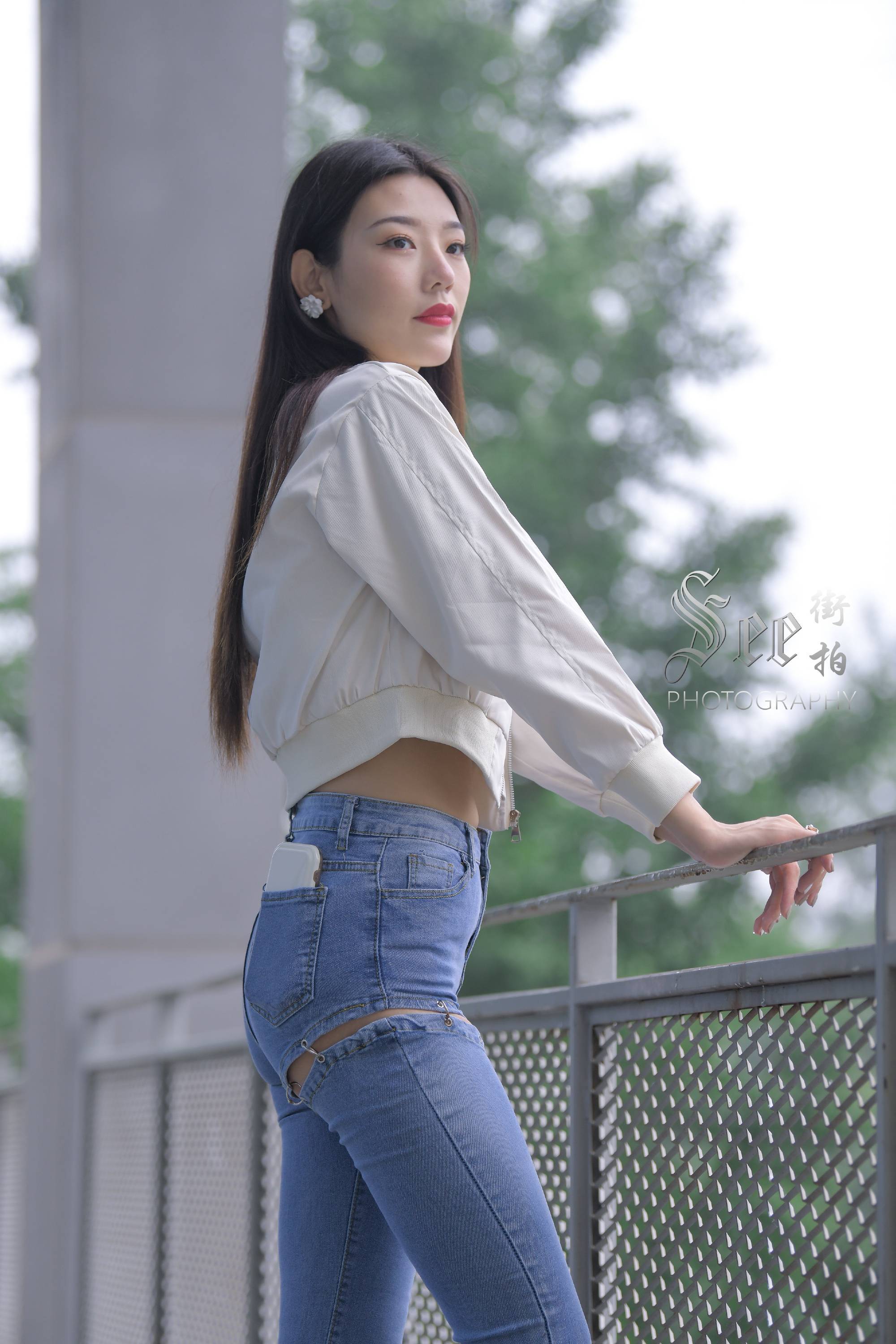牛仔装时尚显身材~~ ​​​