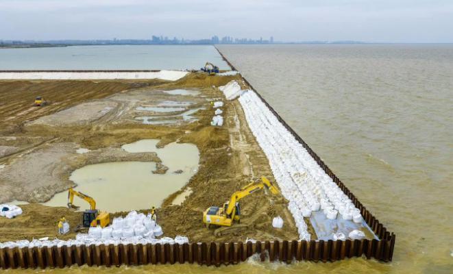 约3.7亿！[机智]
合肥巢湖清淤项目启动！[灵光一闪]
从合肥了解到，
合肥巢