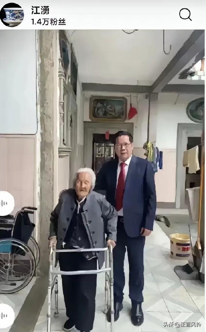 再大的官在妈妈面前也是儿子，再大的官都是女人生出来的，树大不遮太阳，官大不压爹娘