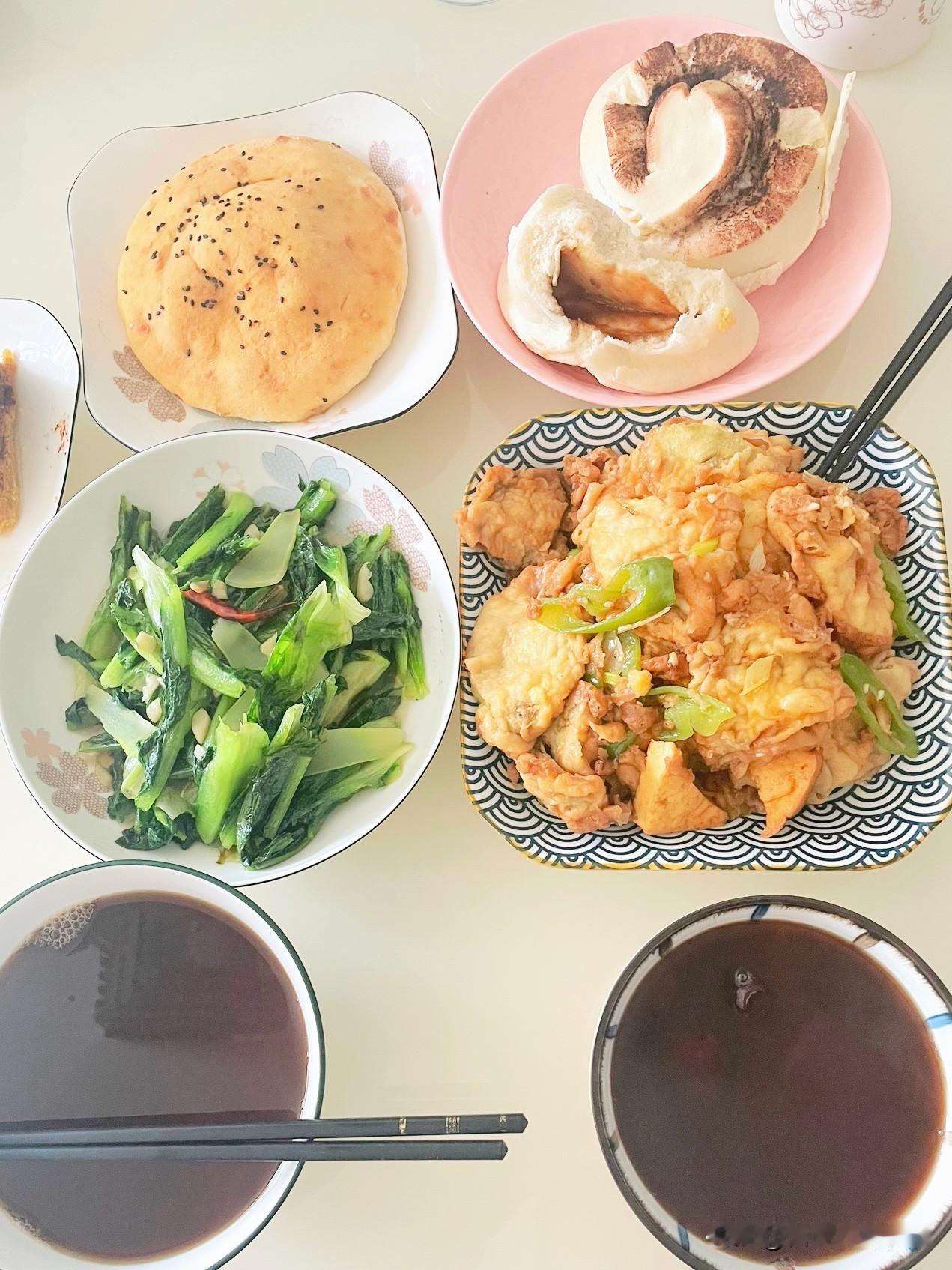 上了年龄的人都爱喝稀饭吗？我家那位每次问吃什么饭就说喝稀饭，今天熬的红枣绿豆汤。
