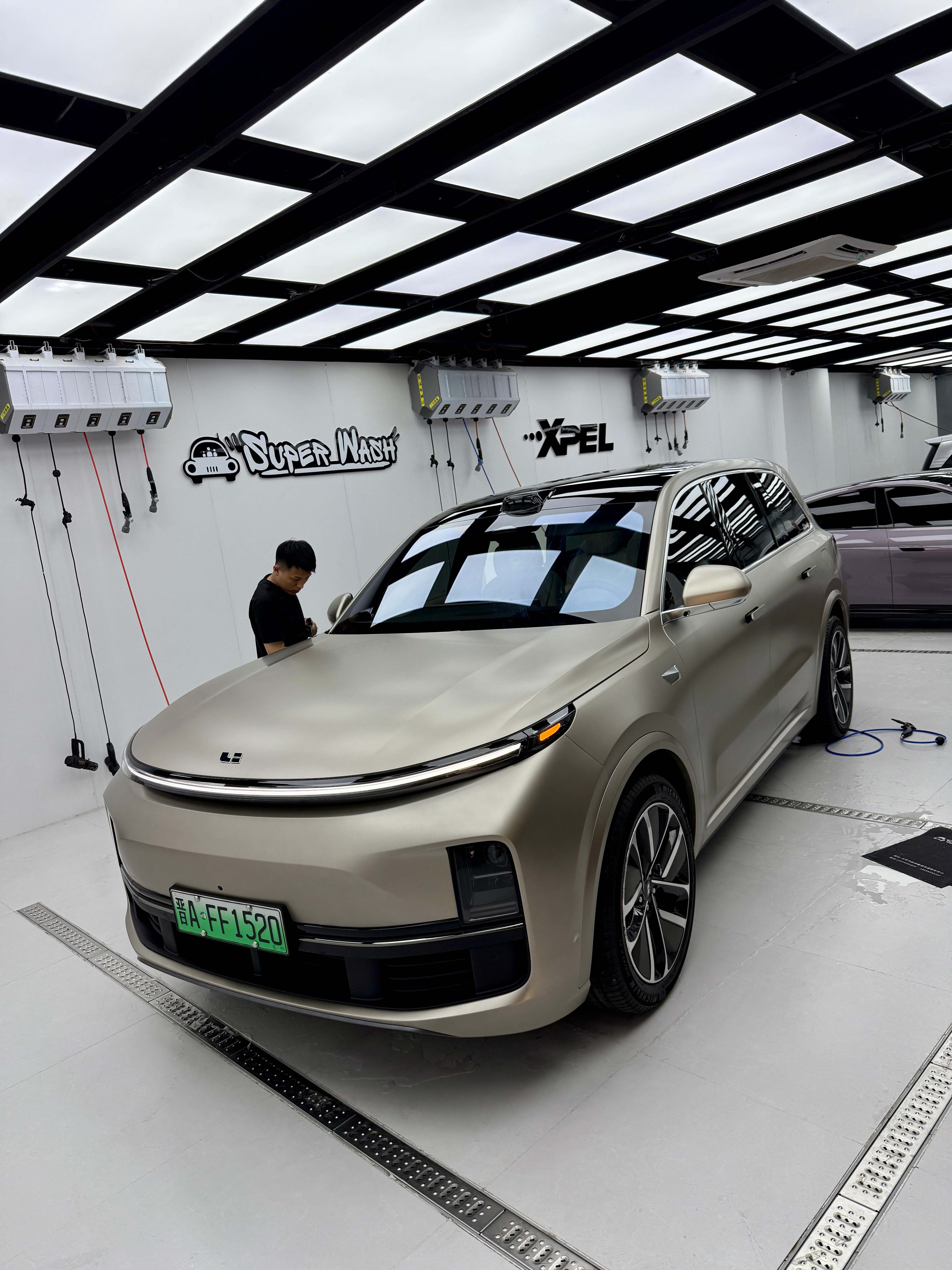 听说他家用6小时给理想L9贴完一套哑光车衣！ ​​​
