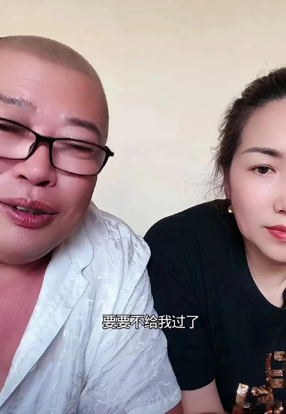 驴姐怒斥三驴妈赶紧滚回河南，你偷摸生孩子，搞破鞋！

             