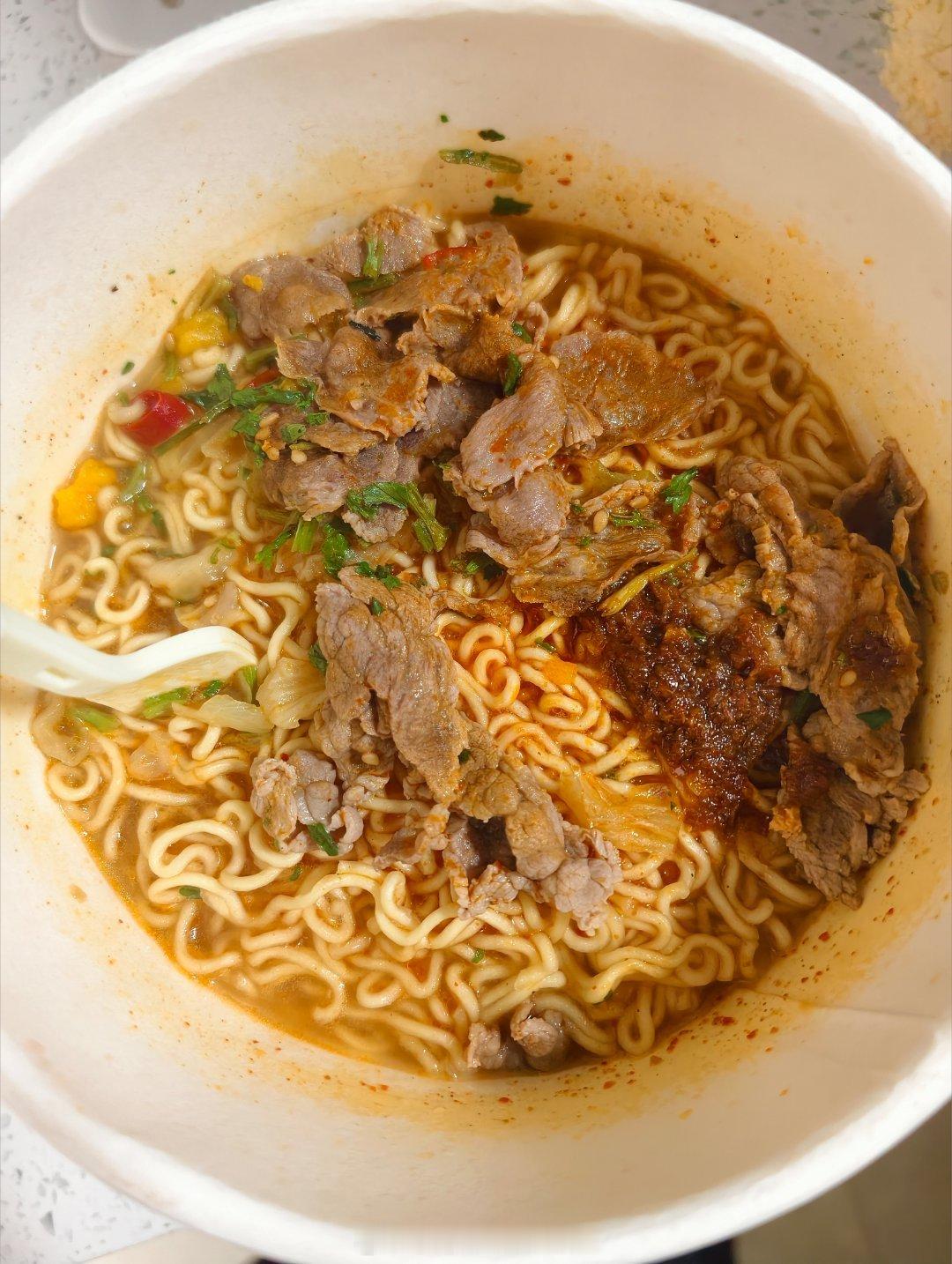 今天吃自加牛肉泡面