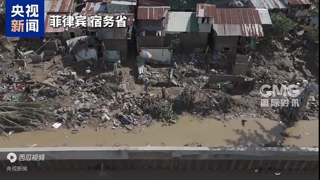 菲律宾这个国家着实奇葩，近期饱受台风肆虐，国家损失惨重，国内一片哀嚎，民众却还在