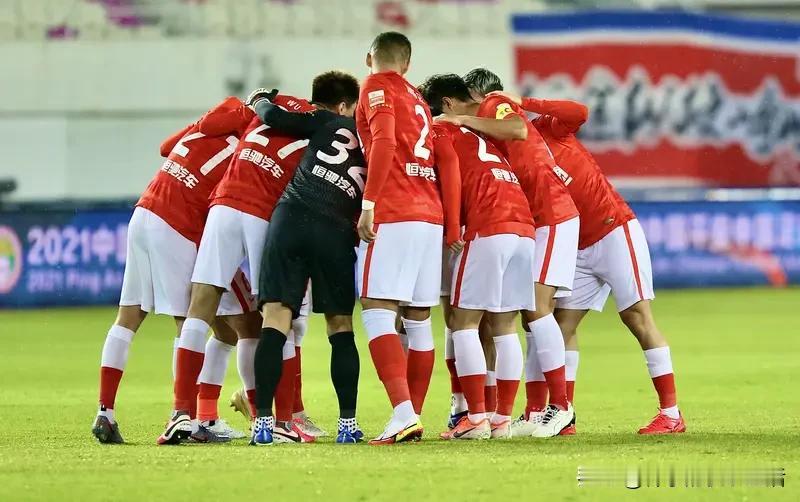 中超国内球员年薪不得超500万，12月3日中足联发布的《中国足球职业联赛俱乐部财