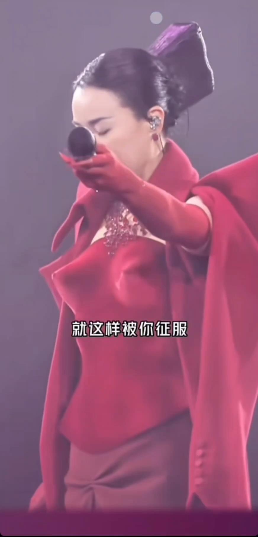 从贾浅浅的屎尿诗，到侮辱红军的所谓画作，这个世界上个有些人，为什么总是以丑为美呢