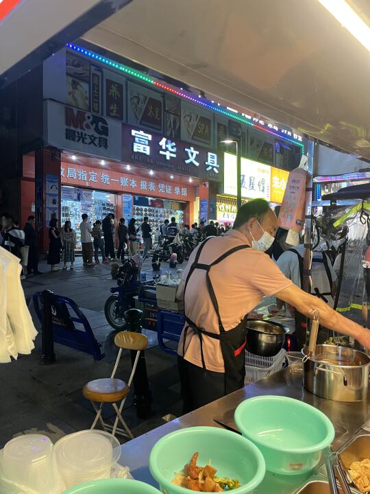 💥五和站！每次路过都被这个阿叔的小车吸引
