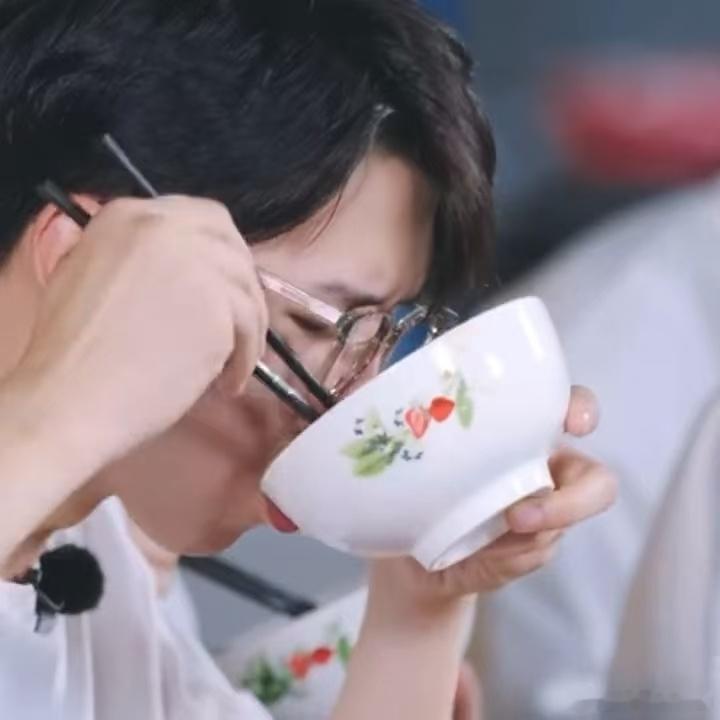十个勤天饭量震惊吕严吕严说十个勤天是饿狼传说天才厨人吕严这期视频最大的收获，就是