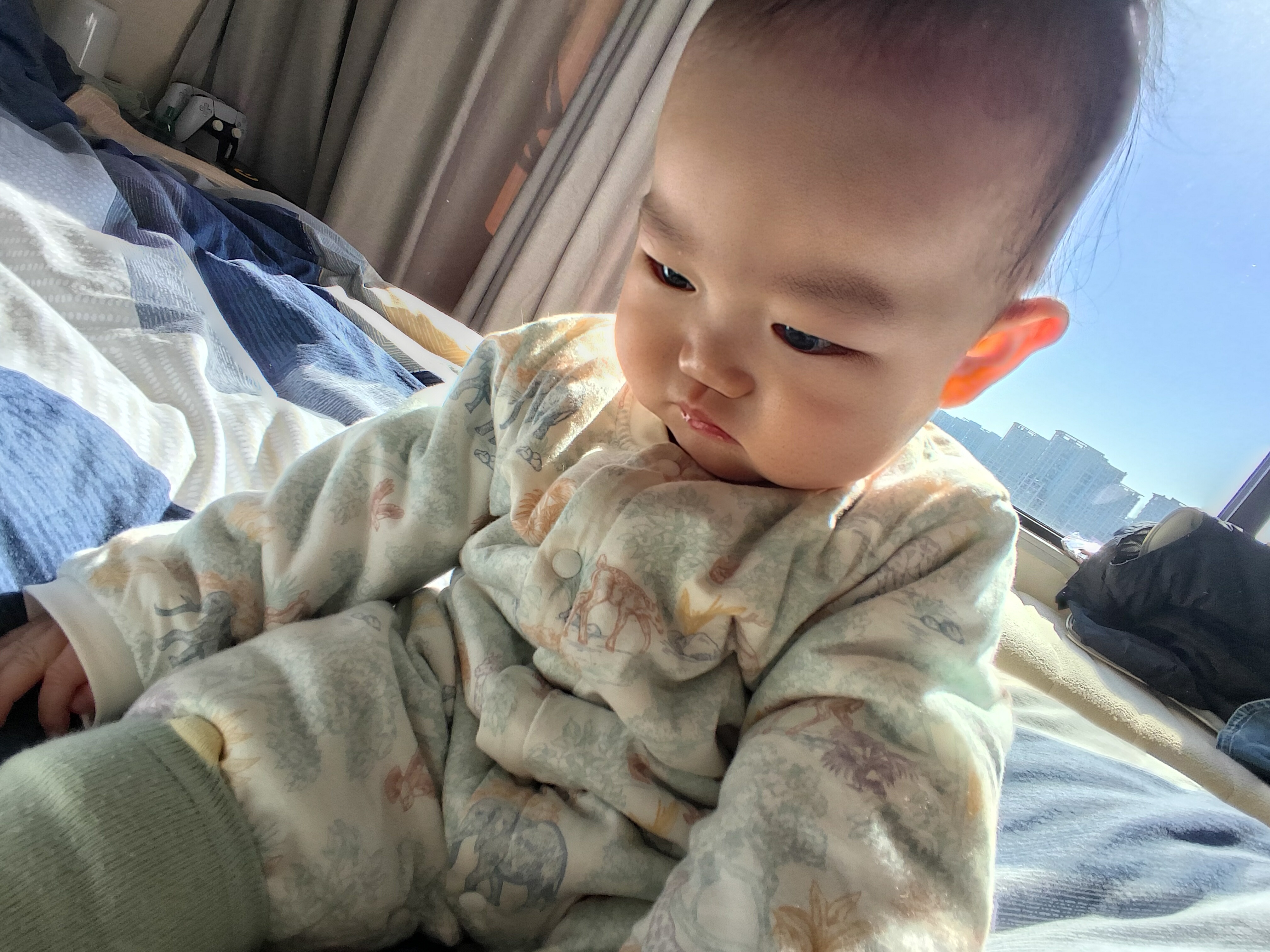 理想AI眼镜Livis 今天用理想Livis给宝宝，逆光抓拍了一张照片～这拍摄质