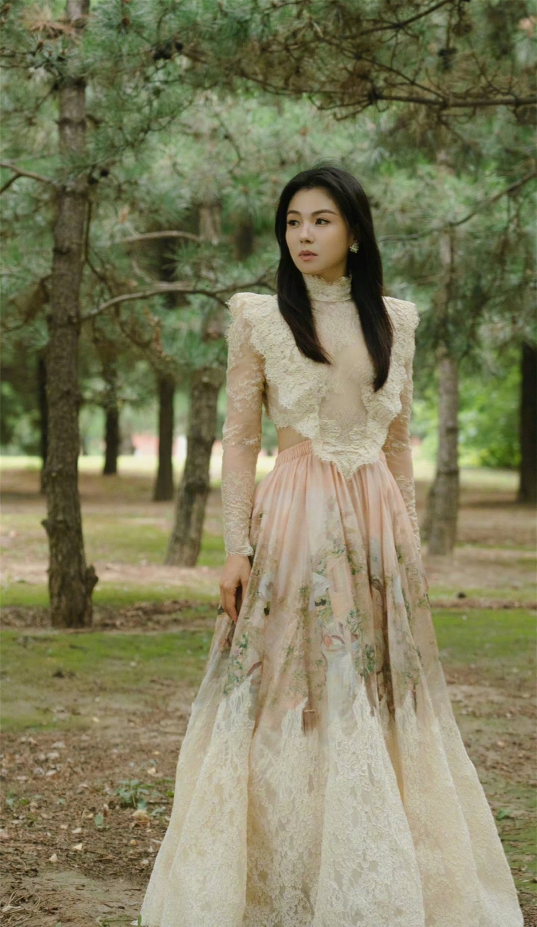 刘涛如今淡出拍戏，并非年龄与演技问题，而是影视寒冬下，大牌演员也难觅好剧本。 