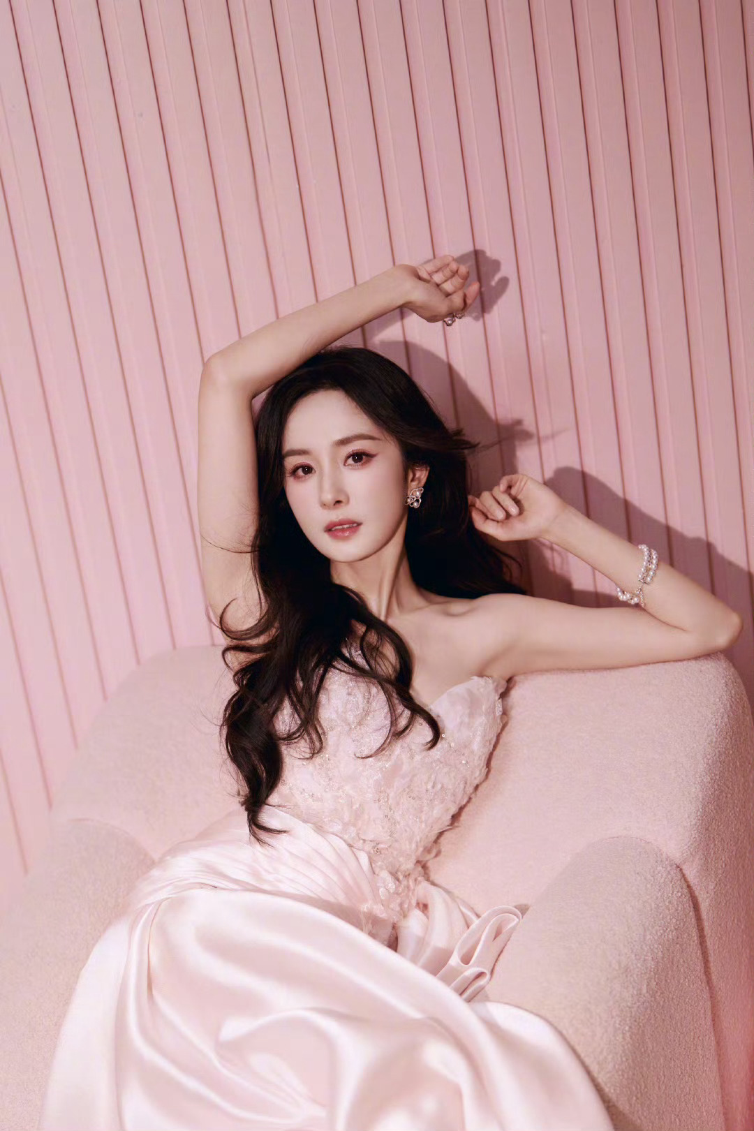 杨幂Prada普拉达暂定2026年1月宣 