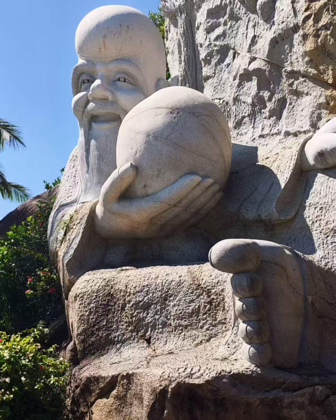 到老才明白：不争不比，知足就是幸福
 
人这一辈子，走着走着就到了中年，再往前，