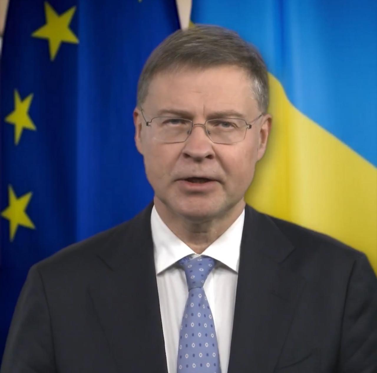 欧盟宣布了，11月13日，欧盟委员会负责经济事务的委员东布罗夫斯基斯宣布，当天欧