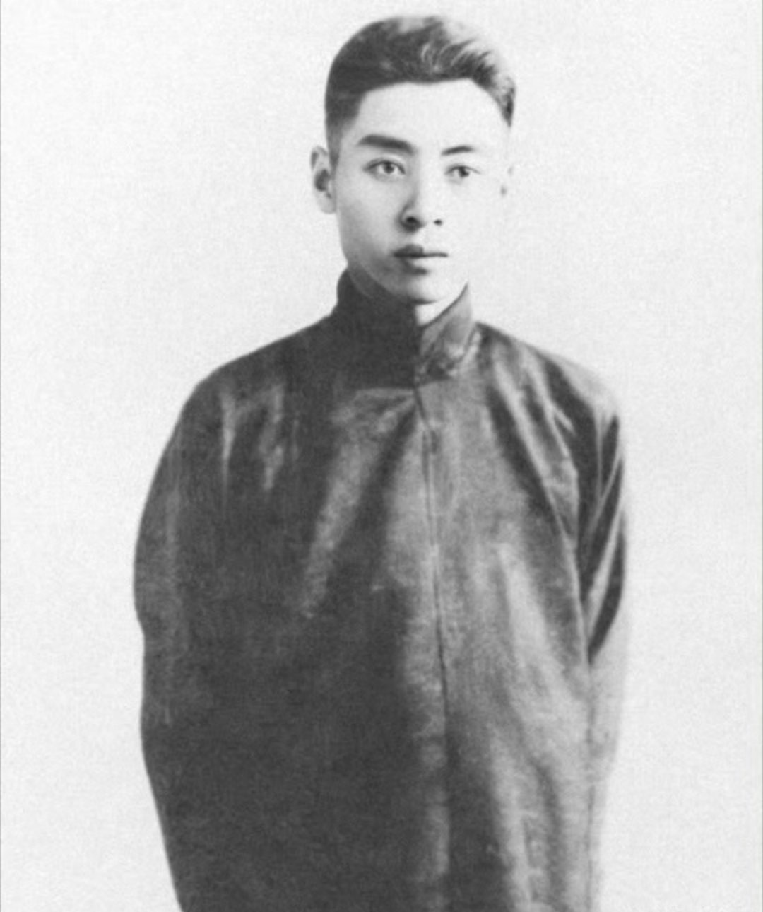 1919年，周恩来在南开大学。年轻时玉树临风，风流倜傥！[心] ​​​