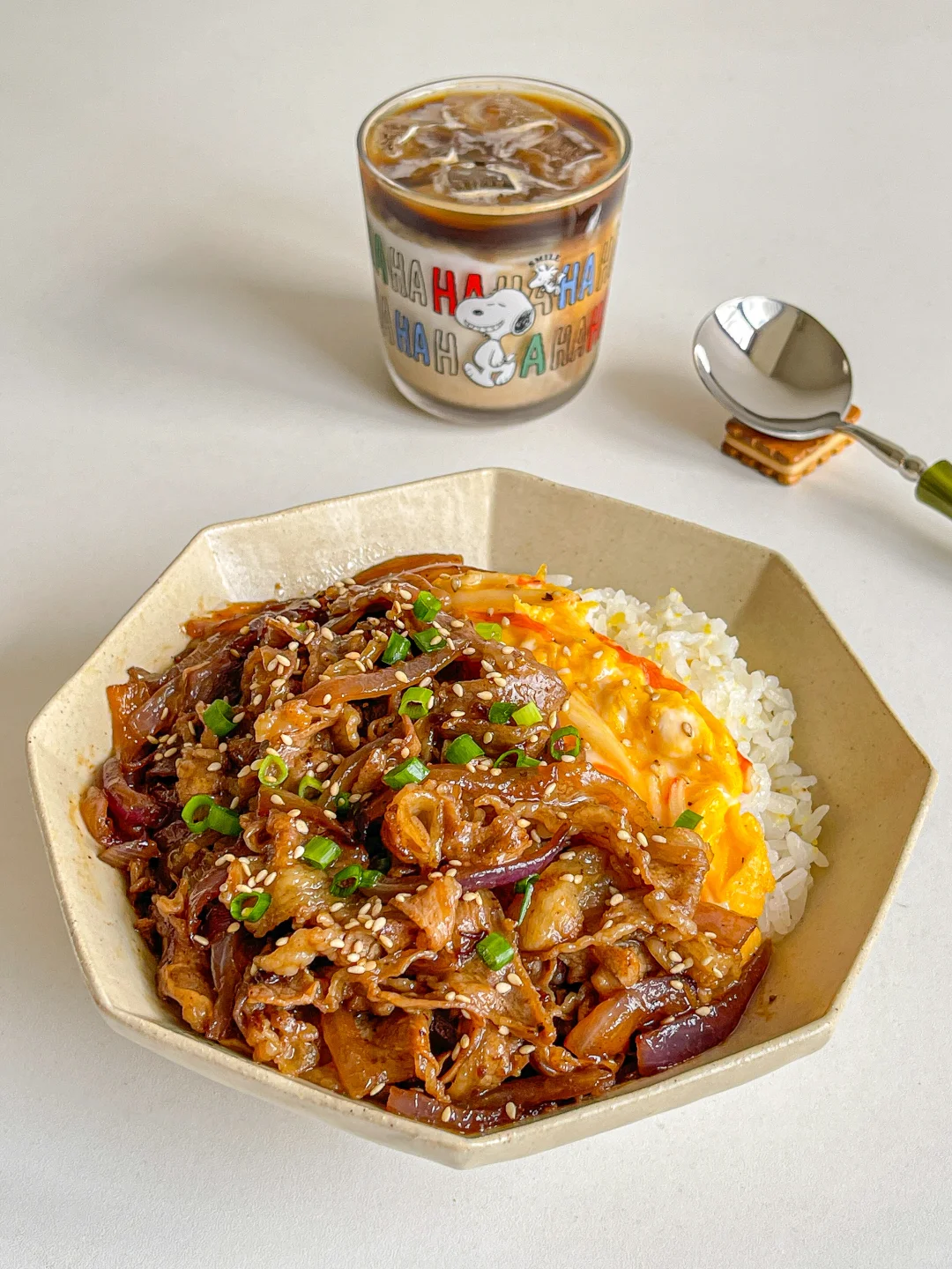 宅家一人食🍛蟹柳滑蛋洋葱肥牛饭🍳冰拿铁🥛