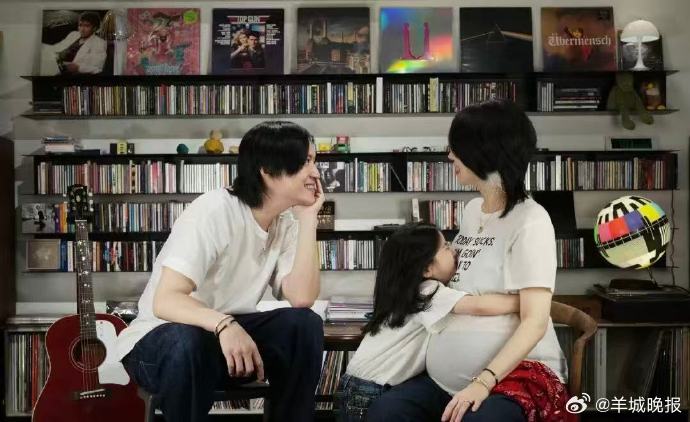 【#五月天怪兽二胎得子#】#五月天怪兽宣布二胎# 今天宣布二胎得子，从此一家三口