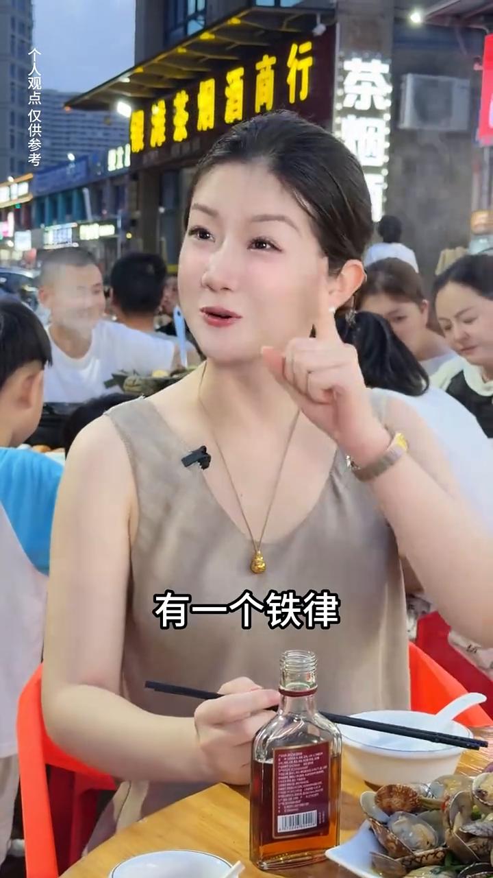 夫妻之间要想长久有一个铁律，就是如果这个家里面的老爷们处处都让着他媳妇，那这个家
