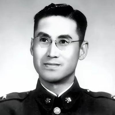 1948年深夜，毛人凤带特务突袭郭汝瑰家，想找"通共"证据。一进门全傻眼：堂堂中