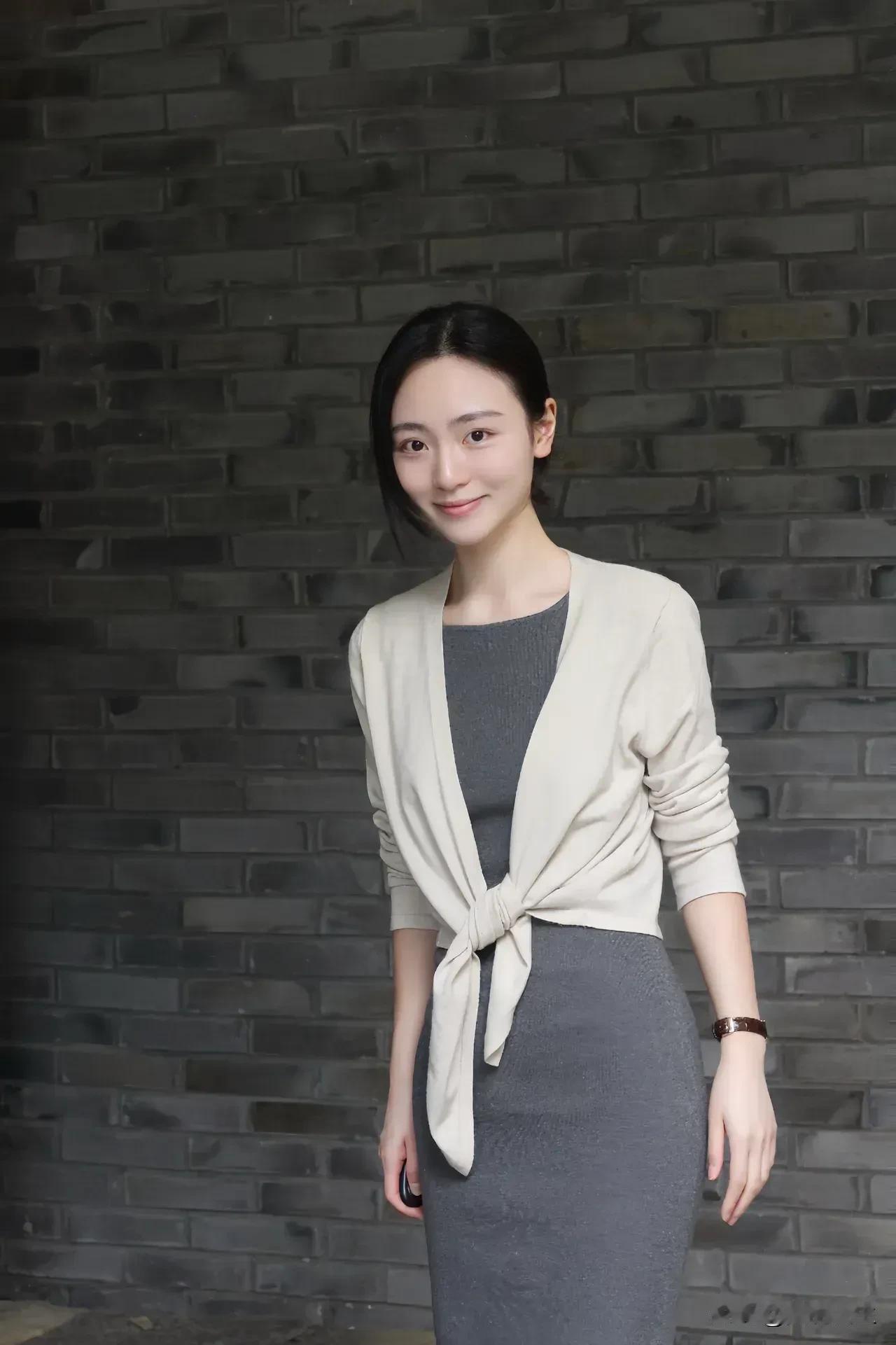 人生有什么可比的?
比美貌，都会老去；
比财富，都会失去；
比生命，都会离去!