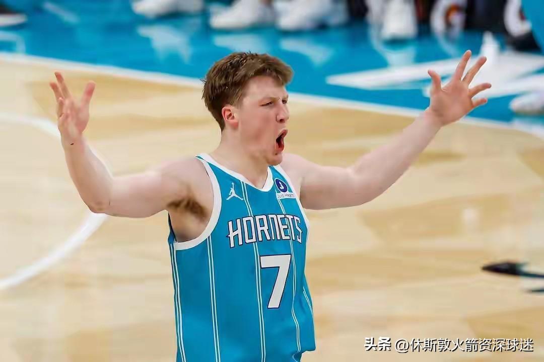 黄蜂的4号秀跟火箭3号秀比起来，黄蜂这次的新秀真是没得说，他太完美了。如果火箭把