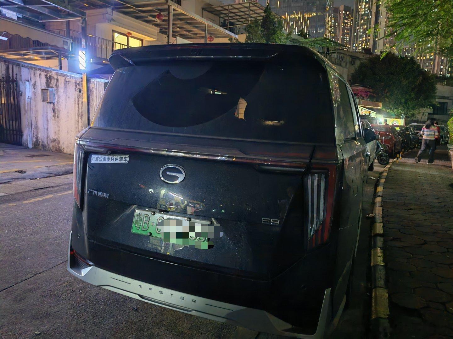 “广式轻型步兵运输车”的车贴，成功吸引了我的注意，广汽传祺E9这款31.98万元