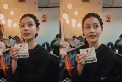 时光匆匆，转眼间刘烨的女儿已经长大成人了。她那混血的大气五官，无疑中流露出刘烨的