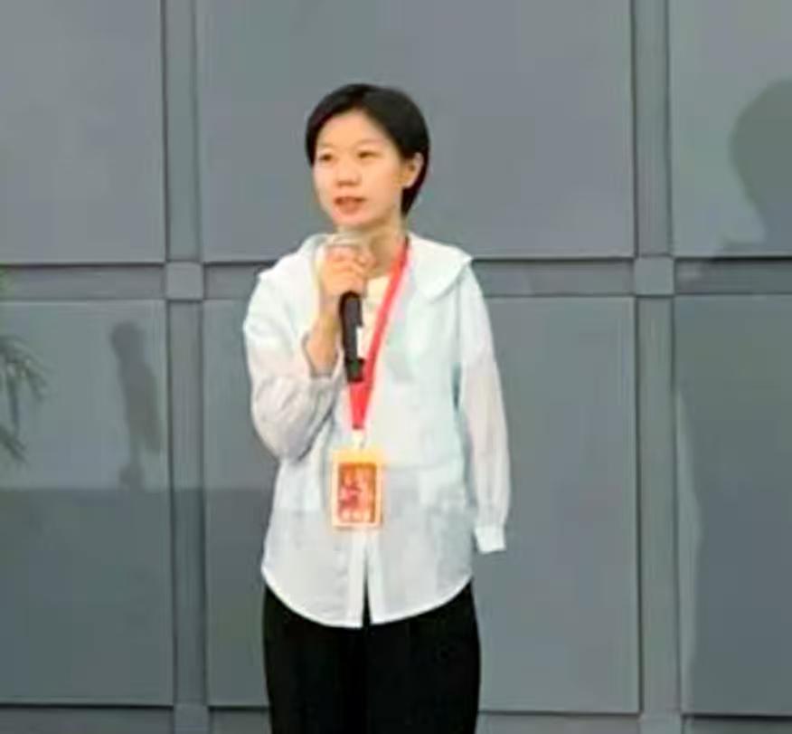 这就是中国最贫困的运动员，为了交学费捡破烂，为了省下三元钱的公交费，每天上下学靠