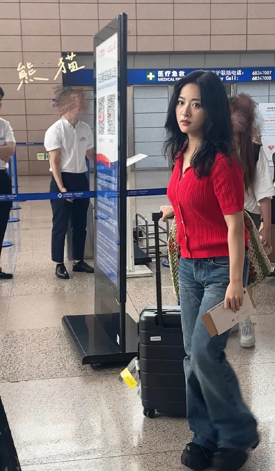 沈月能有点身材管理吗？感觉好丑 ​​​