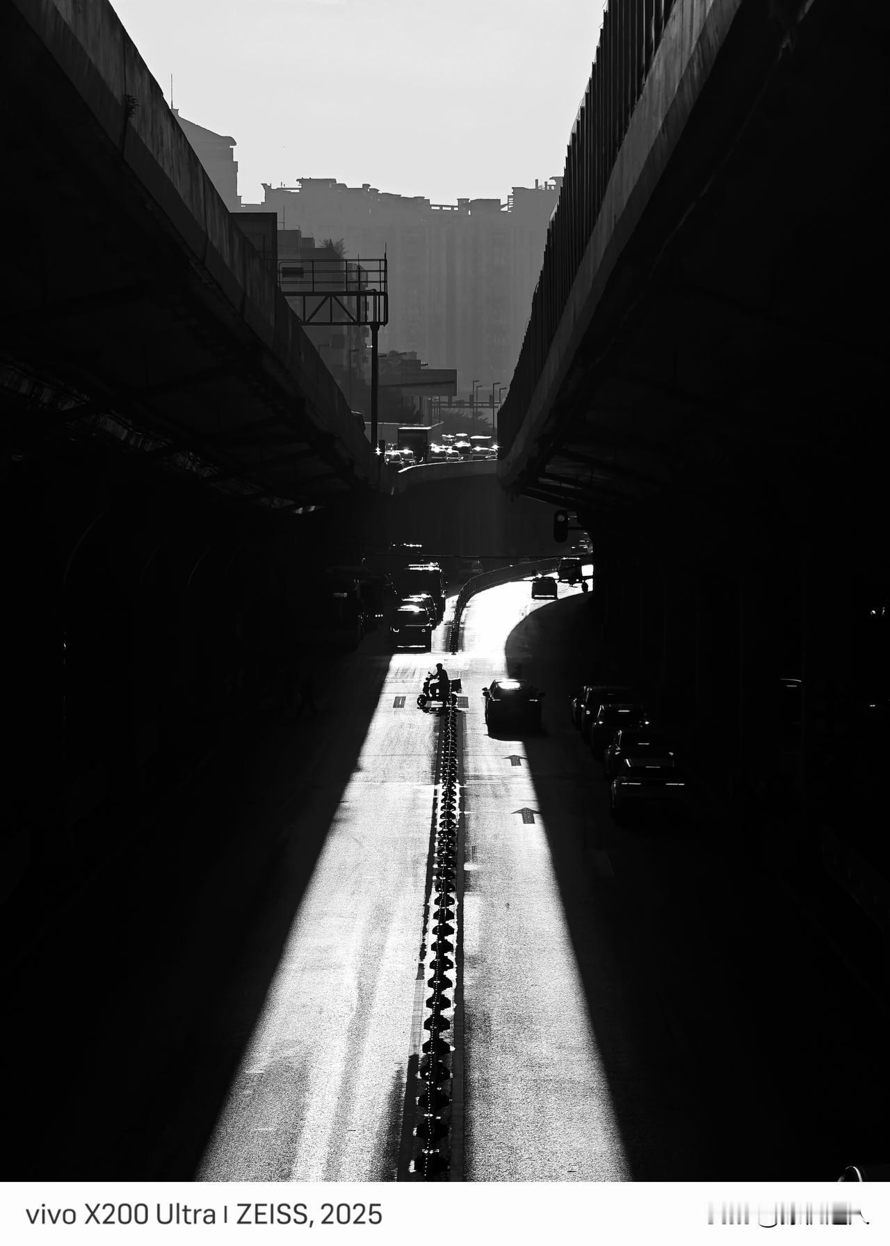 有人喜欢黑白摄影嘛？分享几张用vivo手机拍摄的黑白影调的照片！黑白摄影 人文黑