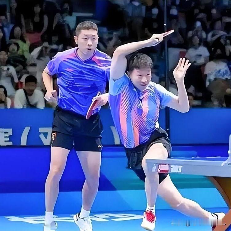 情怀与实力双在线！龙蟒组合3:0零封年轻对手，时隔多年再闯男双决赛，马龙与许昕这