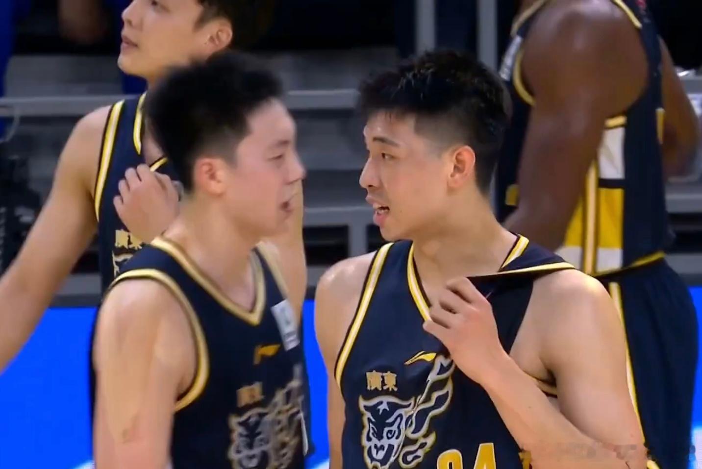 广东男篮主帅、崔永熙赛后发声，广东在试错中迎来转机昨晚广东宏远主场96:78击败