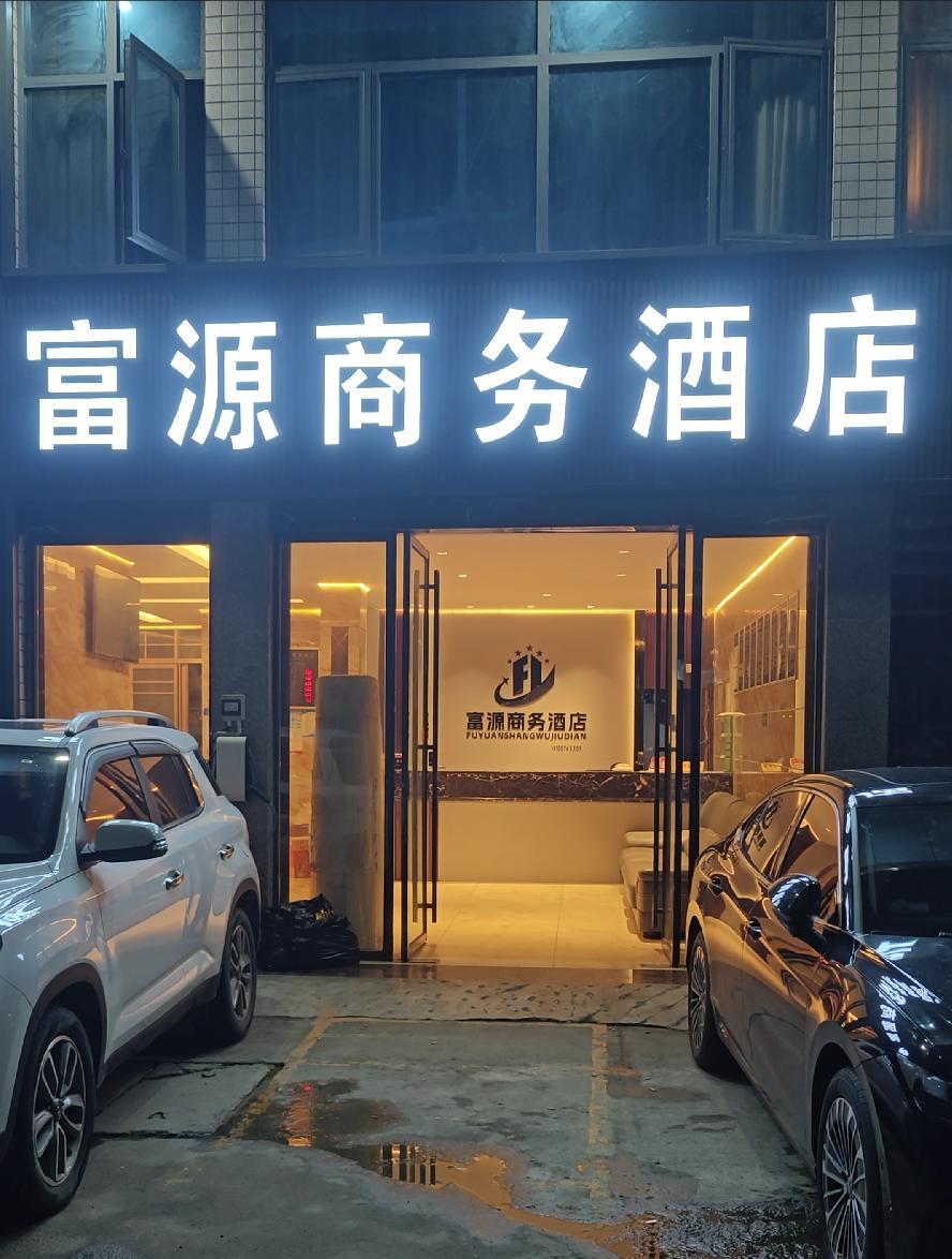 湖北恩施宣恩县沙道沟镇，一场突如其来的极端暴雨，打破了小镇原本平静的生活。猛烈的