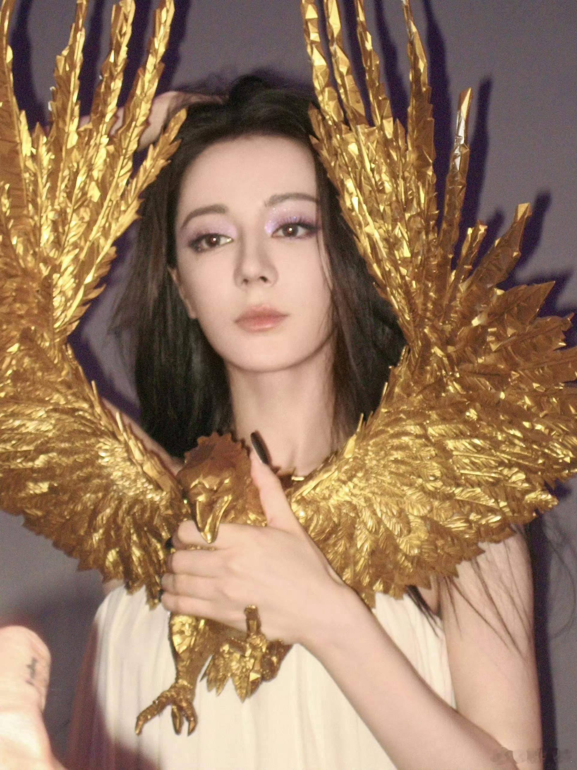 迪丽热巴工作室激情加更 巴巴真的绝美[给你小心心][给你小心心][给你小心心] 