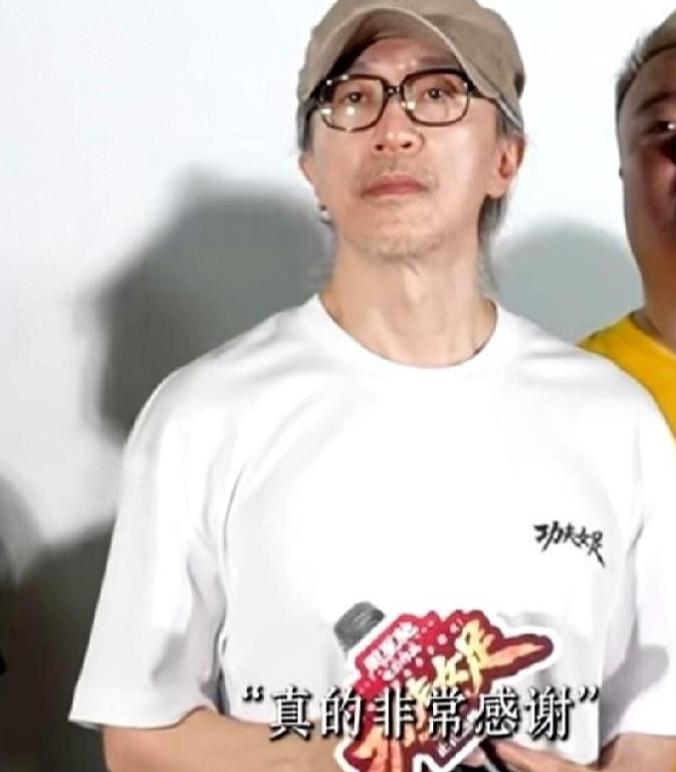 据报道，向太近日在直播间里再提与周星驰的陈年恩怨，连带儿子向佐的一句观影劝退，把