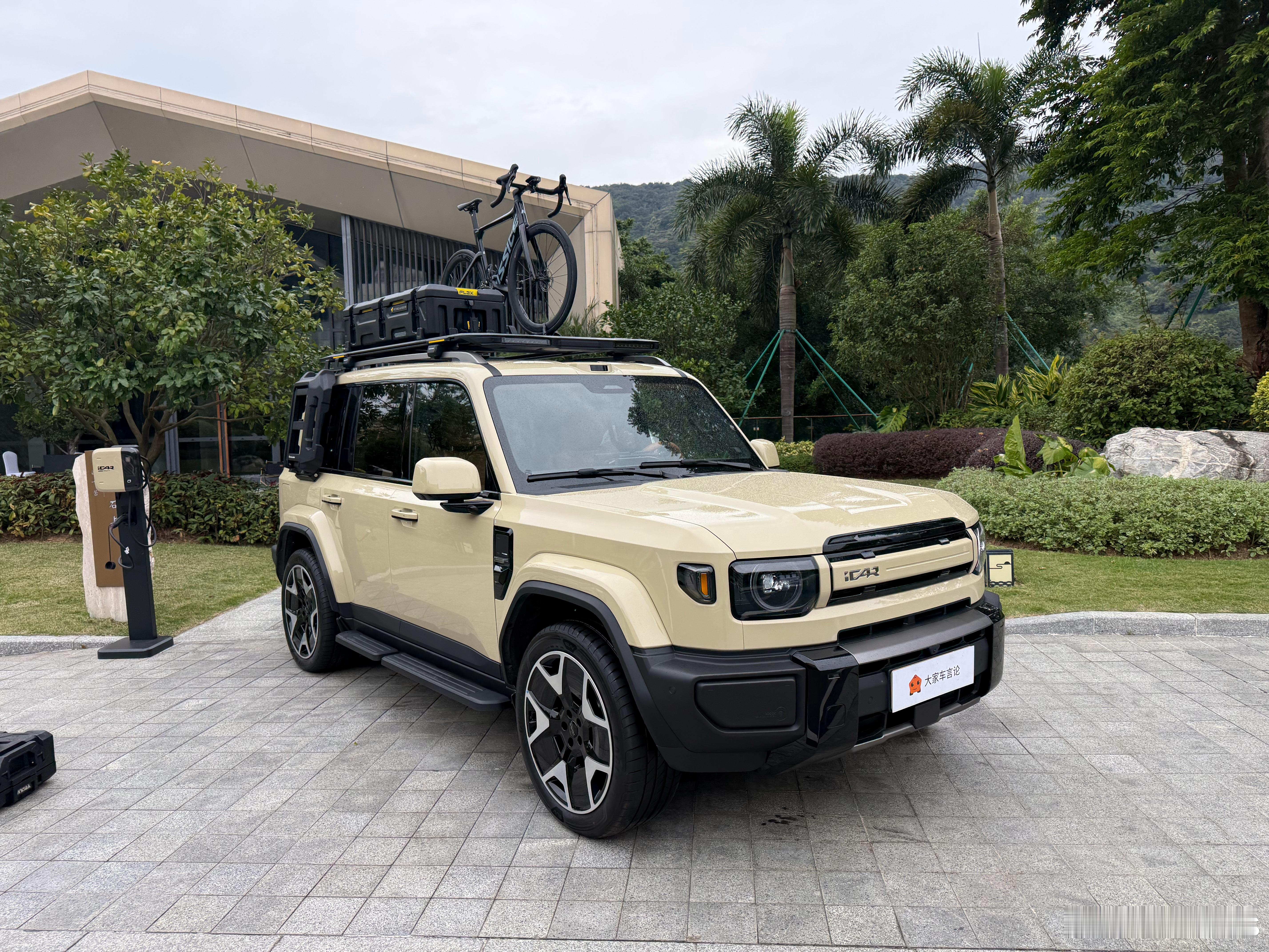 好看啊，有种缝合，但不怪的感觉！ 