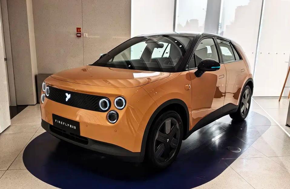 4月7日，2026款firefly萤火虫正式上市，推出2款车型，售价11.98-