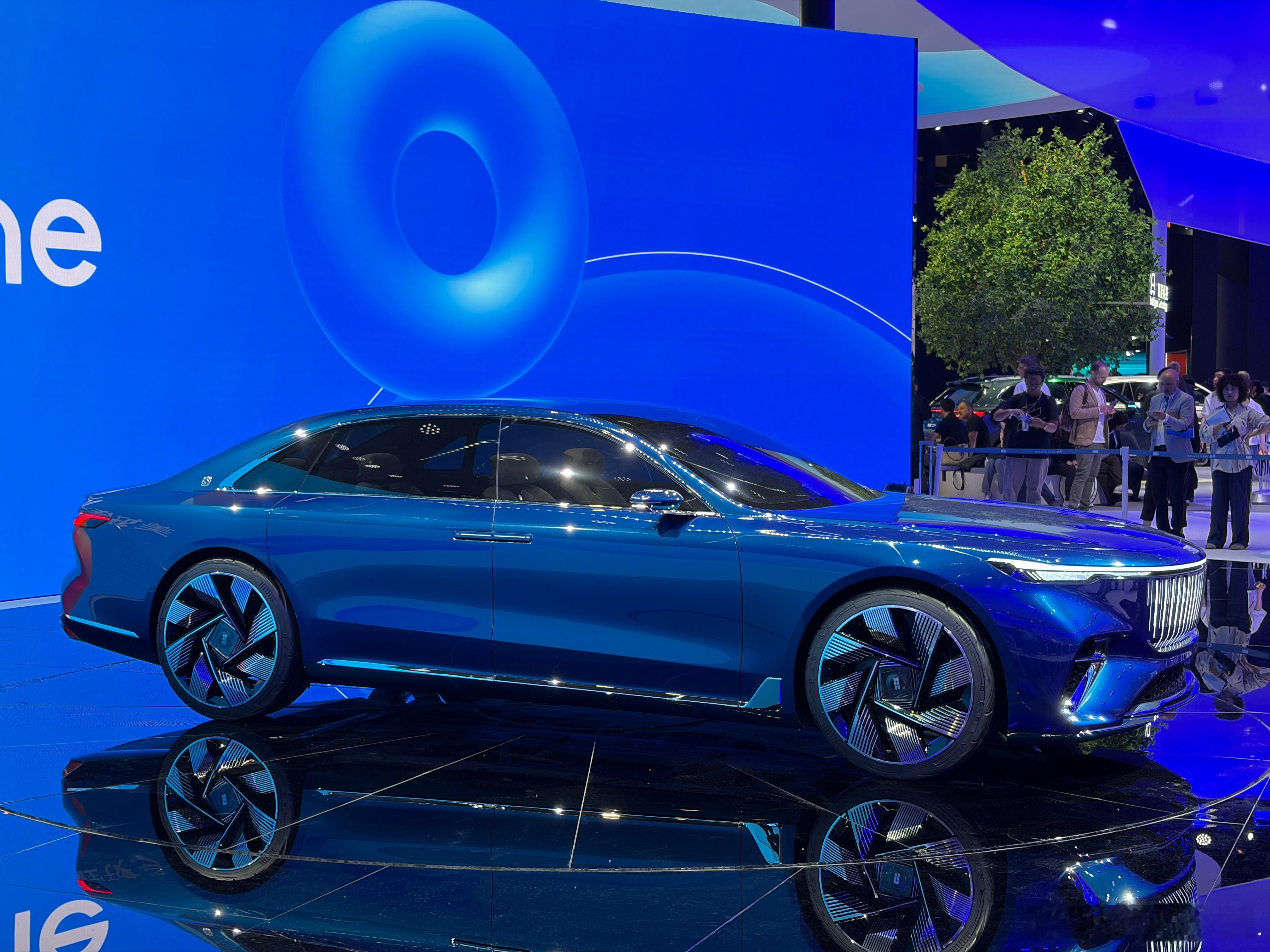 吉利做了一个违背祖宗的决定——加长L113。 