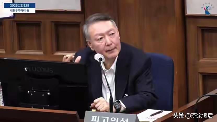 尹锡悦当庭卖惨：总统太难做，熬满五年，命都不保！
最近，韩国前总统尹锡悦涉内乱案