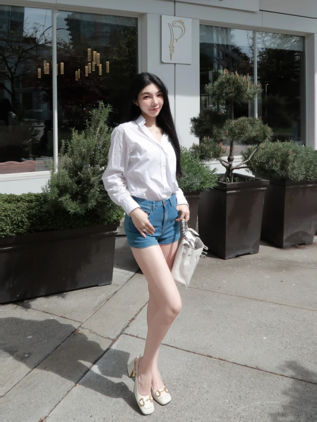 白衬衣牛仔裤的夏天🔆