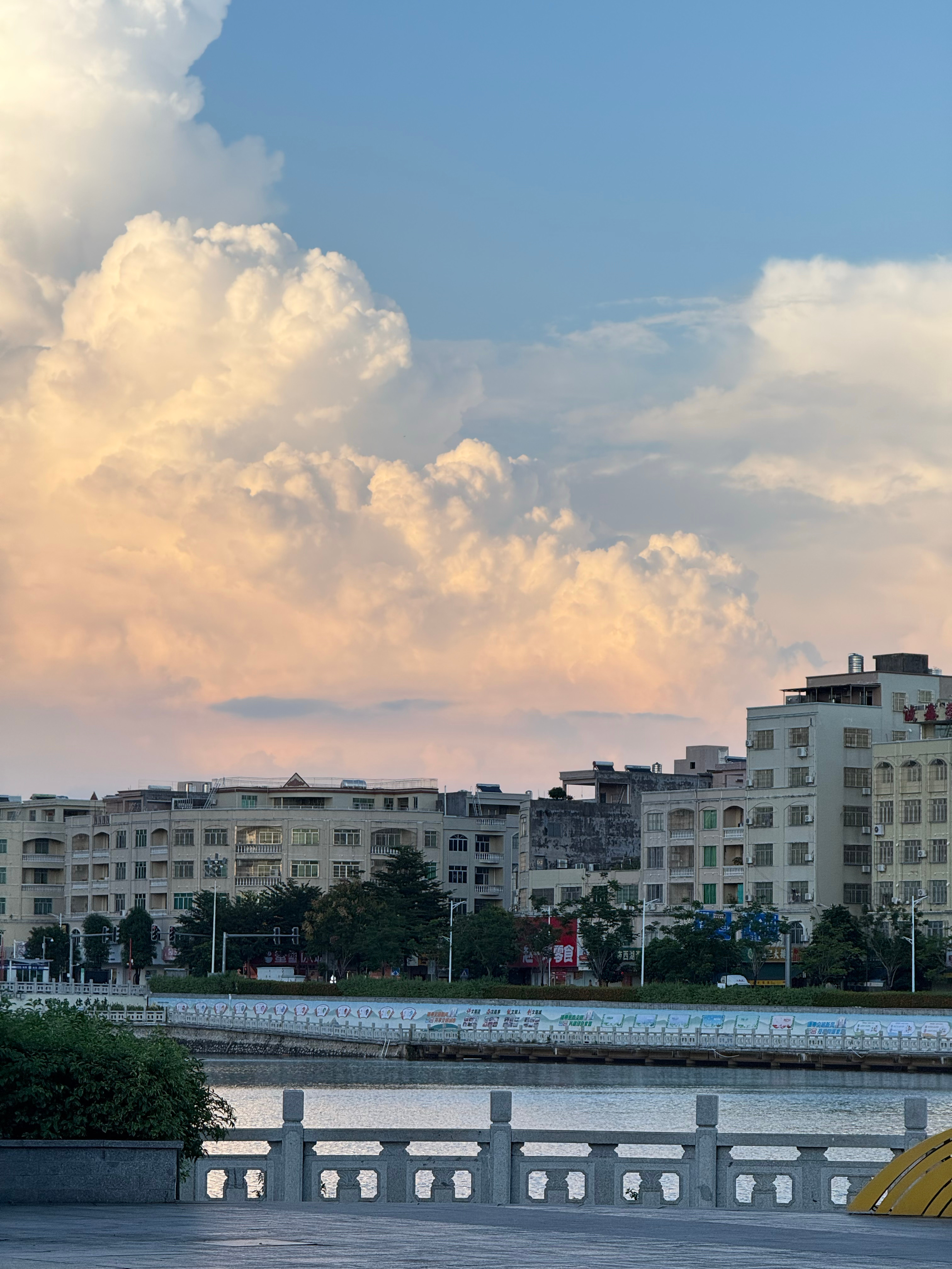 浙江突然就降温了！假期的正确关闭方式突然想到了也是差不多这个时间，以前实习上班的