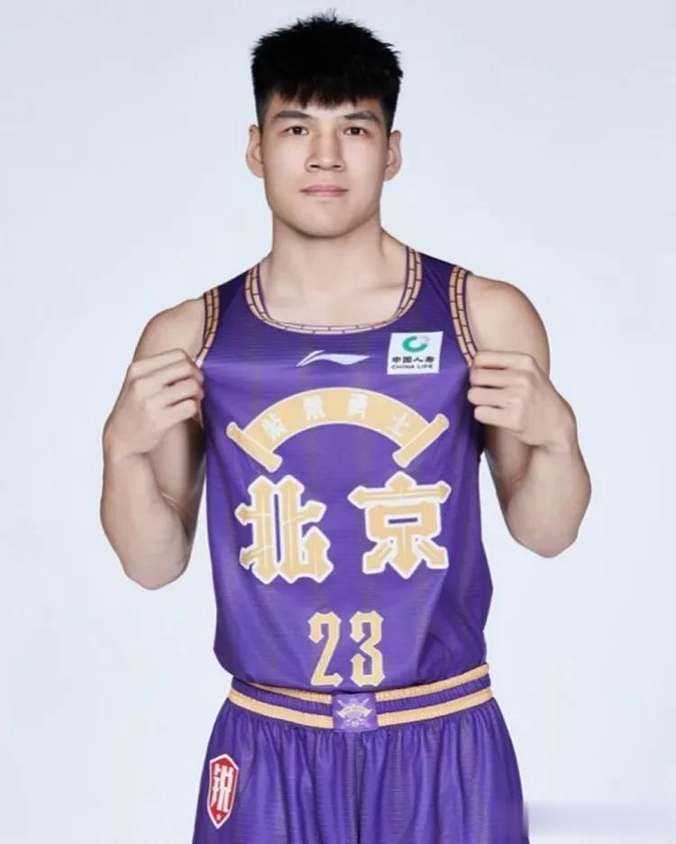 CBA第1轮结束，最佳国内球员我选状元陈国豪！得到20分10板1助2断5帽的全面