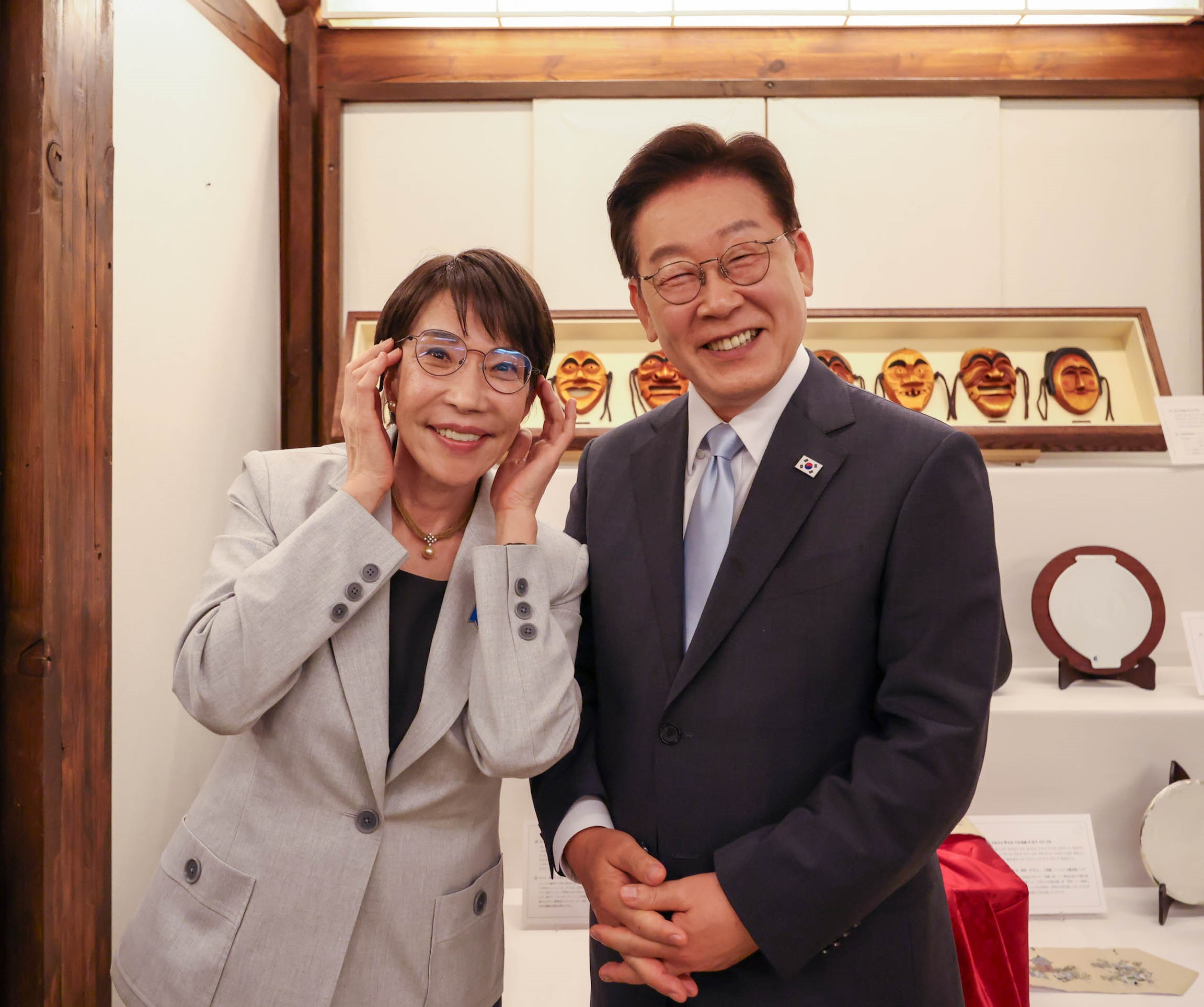 🔻这是日本内阁广报室（内阁宣传官）官方发布的图片和文字：🔹“晚餐后的一幕。高
