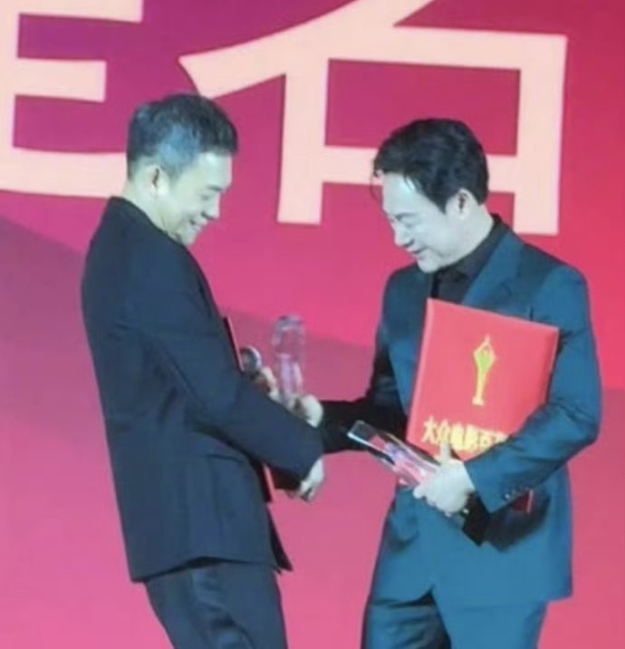 #张译张颂文百花奖同框#看到张译张颂文在百花奖的同框照了，两位都是非常优秀的人。