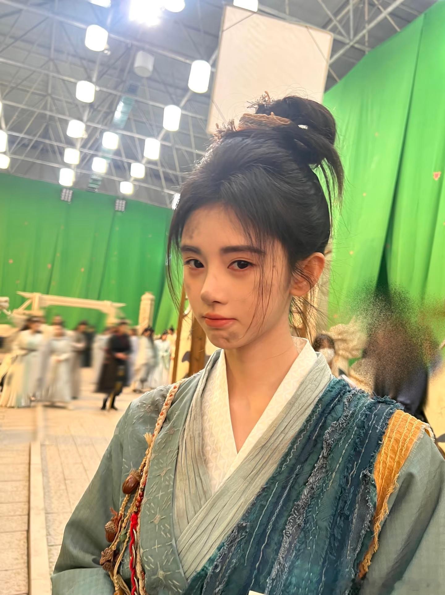 🍊鞠婧祎苏绿夏 🍊鞠婧祎让粉丝进酒店看出妆 人生若祗如初見，何必秋風悲畫扇☆
