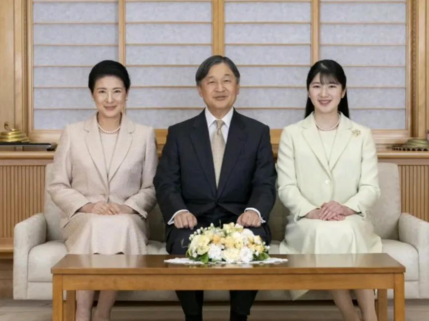 《每日新闻》的最新候选人问卷，尽管民调显示，日本全国有近七成民众，支持“女性天皇
