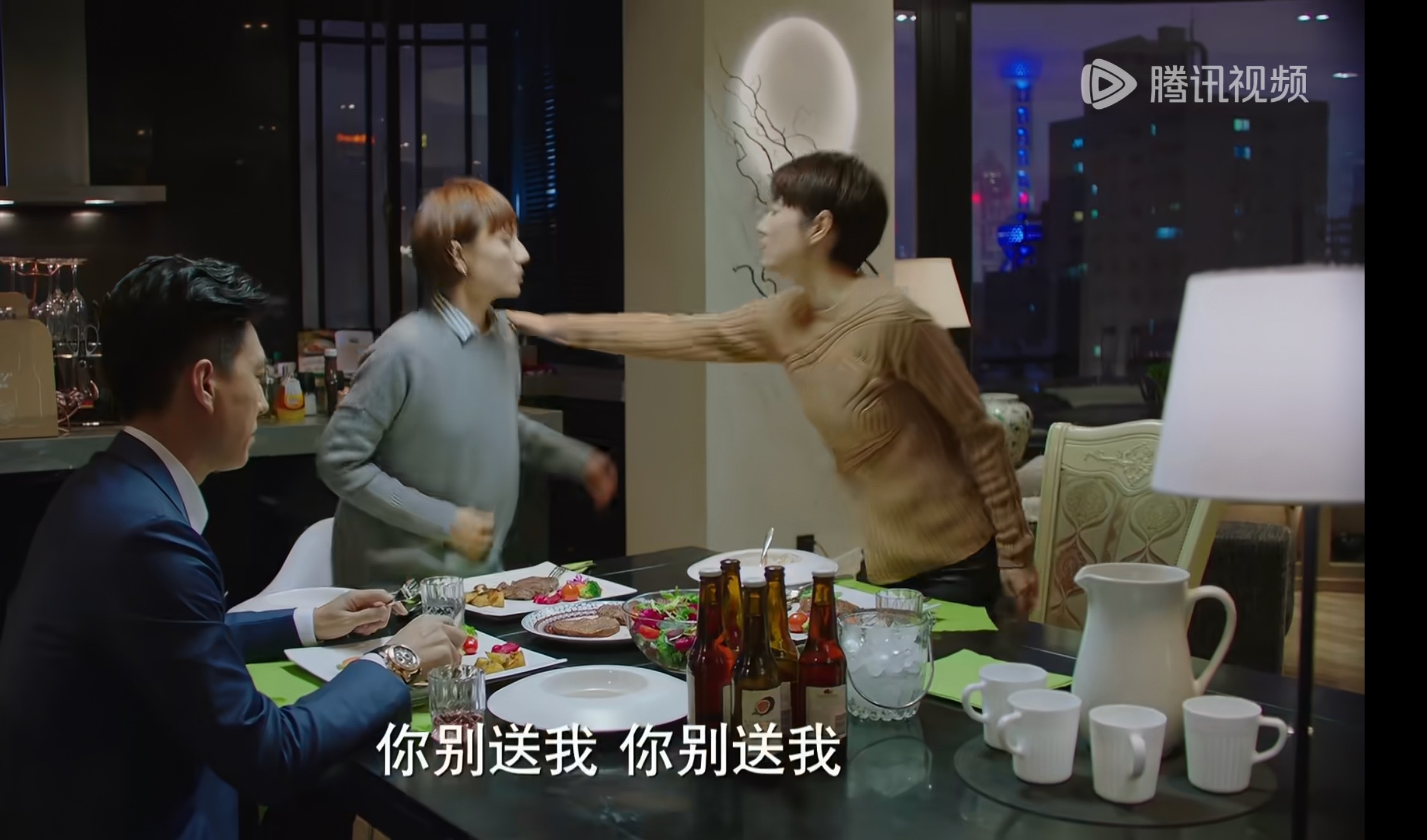 要不说演员还是得有演技啊，最开始看我的前半生的时候，唐晶贺涵罗子君三个人在一起的