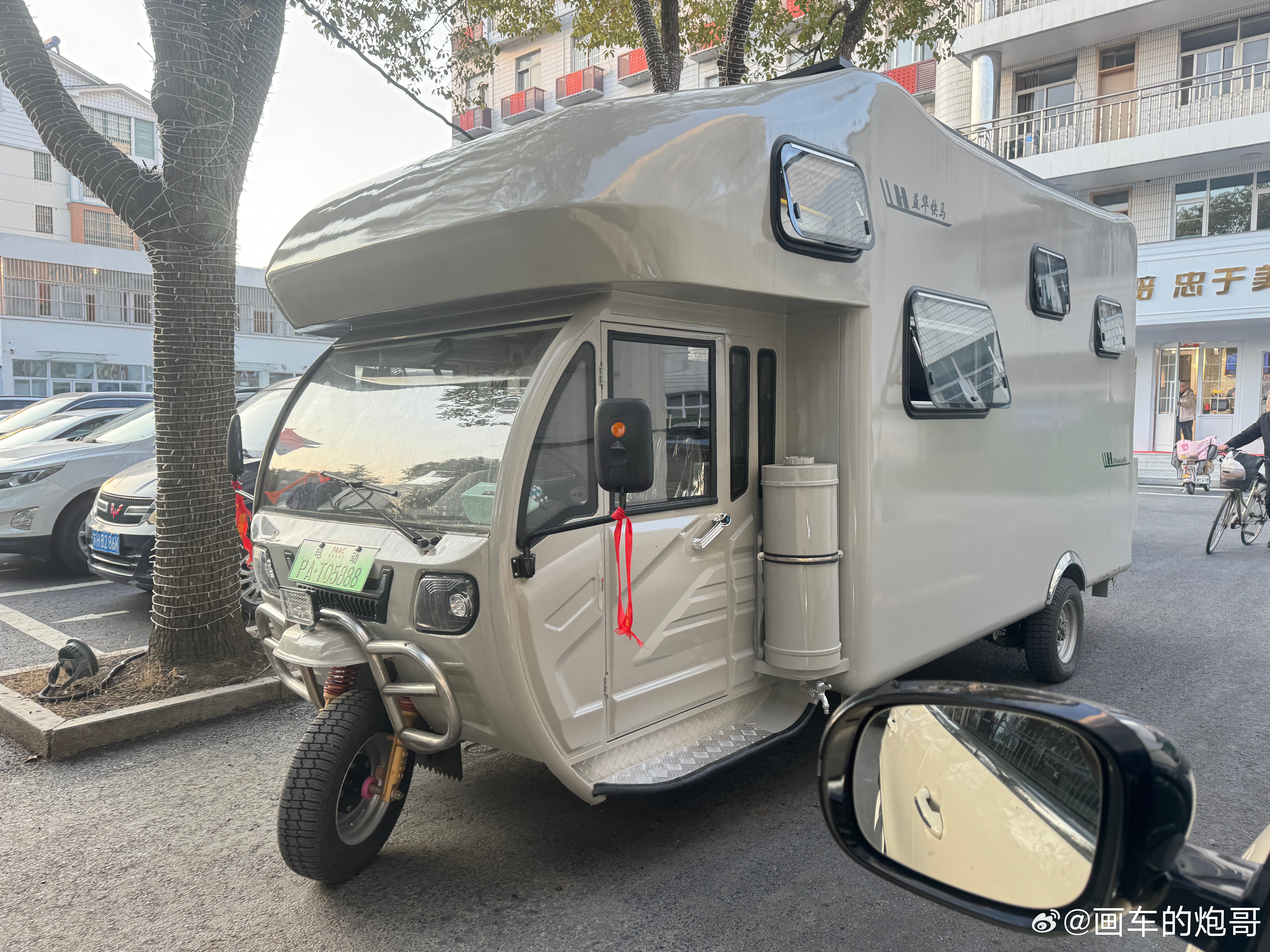 老头乐 老头乐 出房车了！打听了一下，6万多，双床一卫一厅，无需上牌 