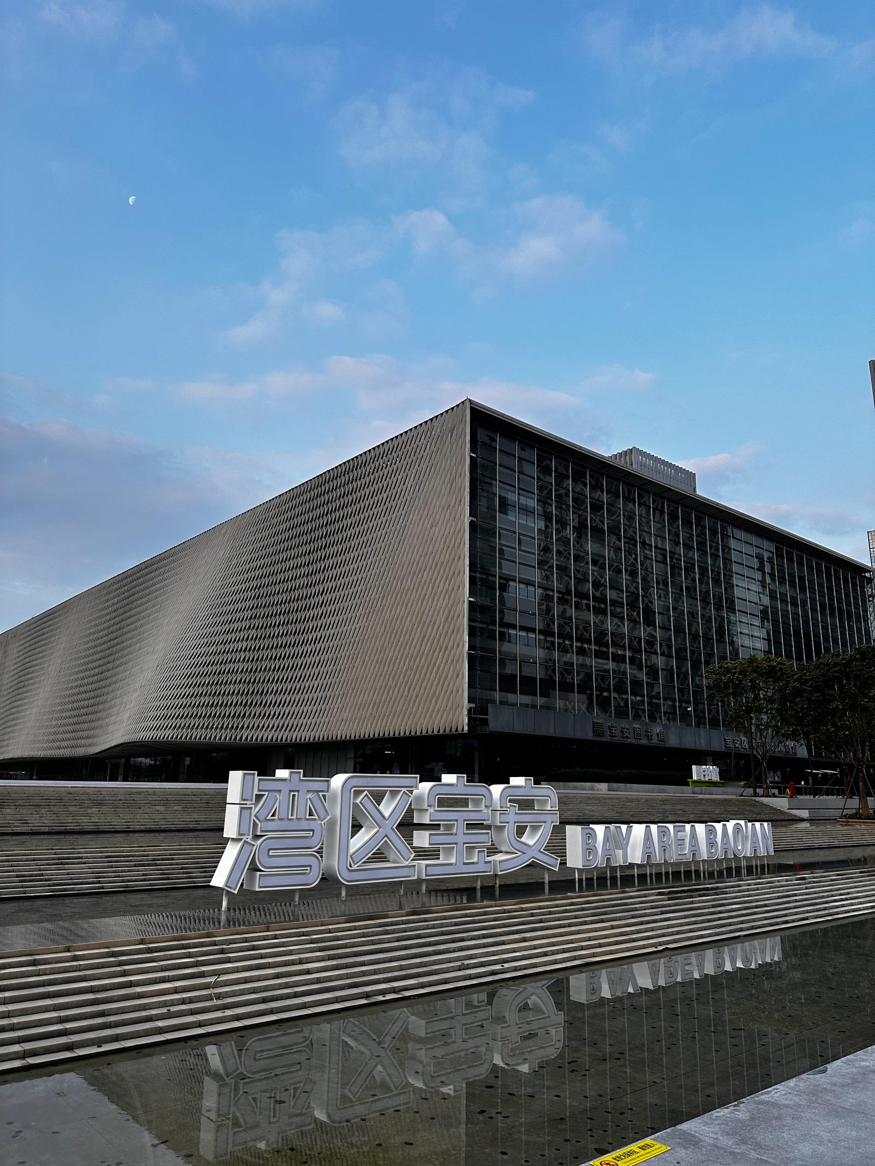 早起的鸟儿有虫吃，早起的地铁有座位。 