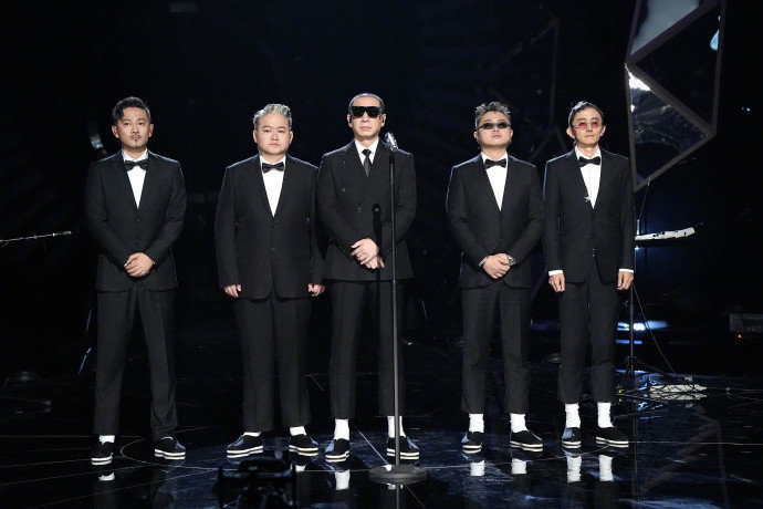 #二手玫瑰歌手vs音乐节# 二手玫瑰在《歌手》和在音乐节的妆造完全两个方向哈哈哈