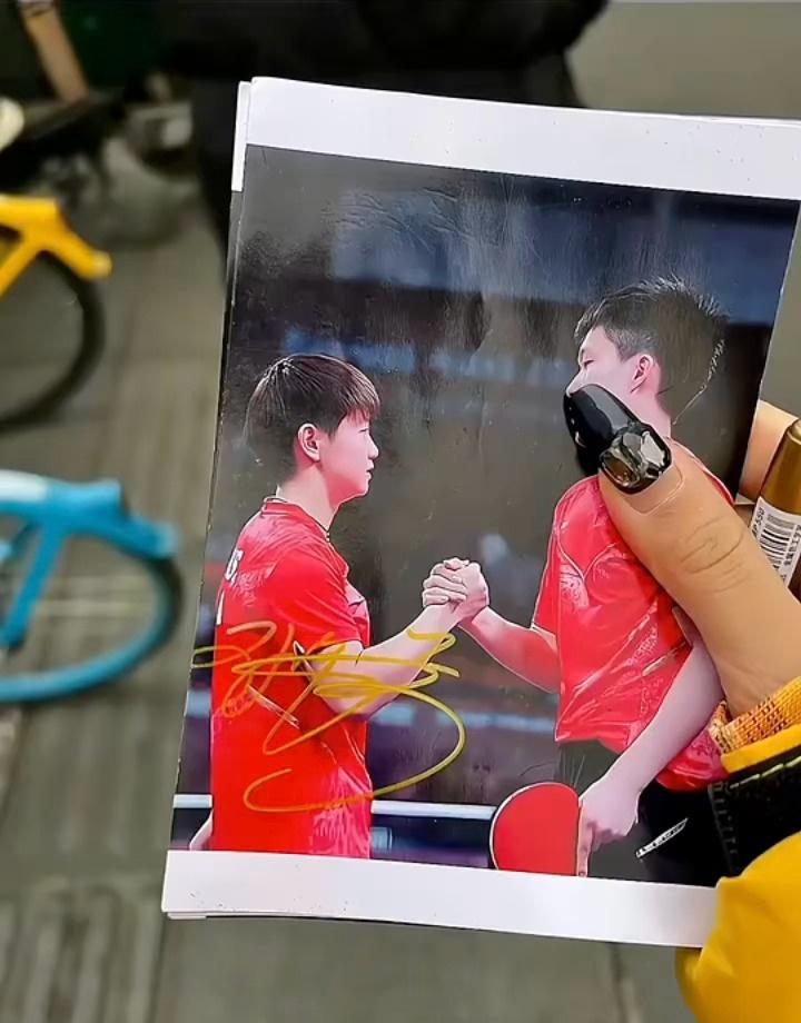 妈呀镜头转到某人的时候满屏姐夫味道 ​​​